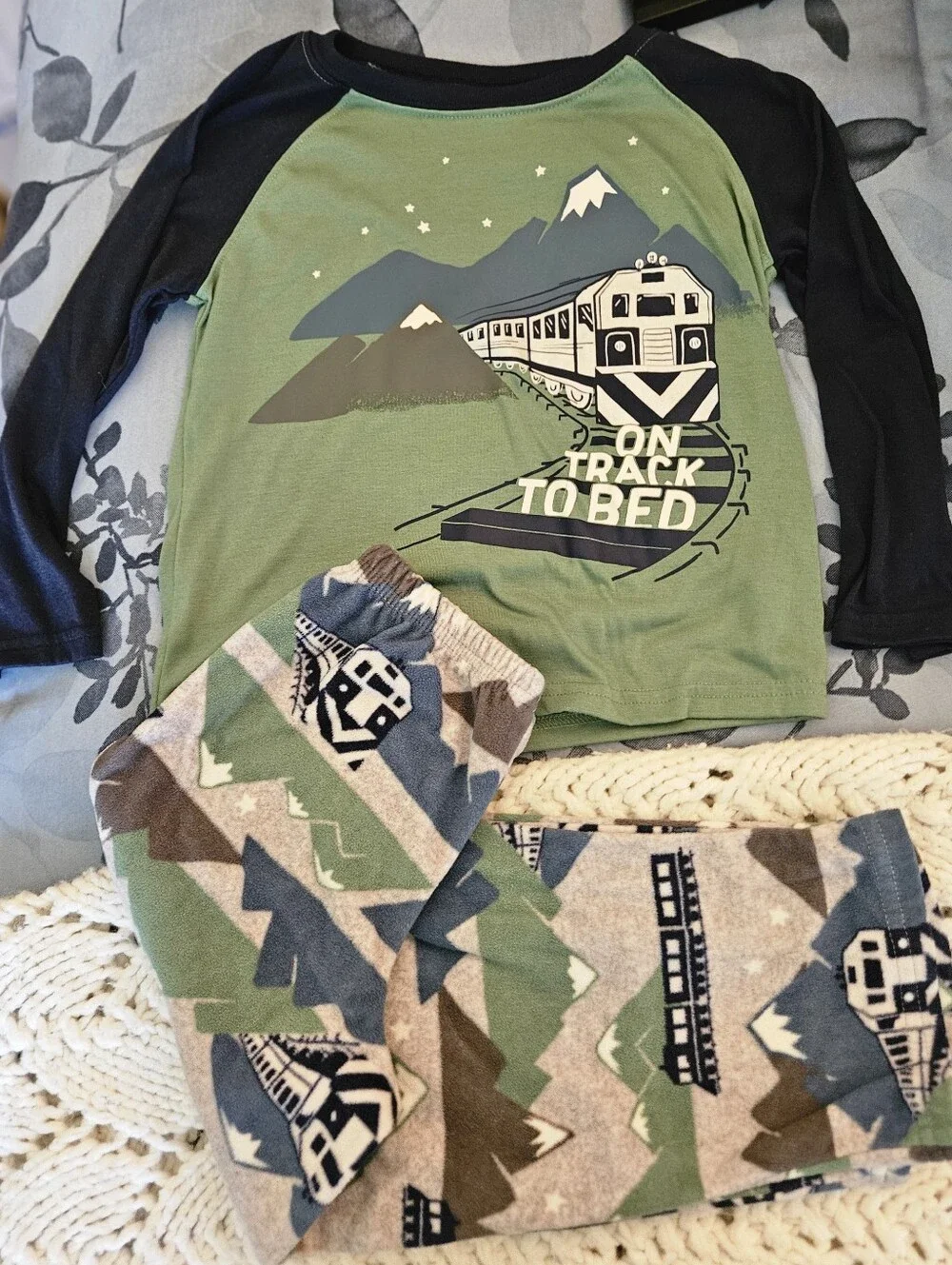 Carter's Green & Black Train Raglan Pajama Set Size 5T